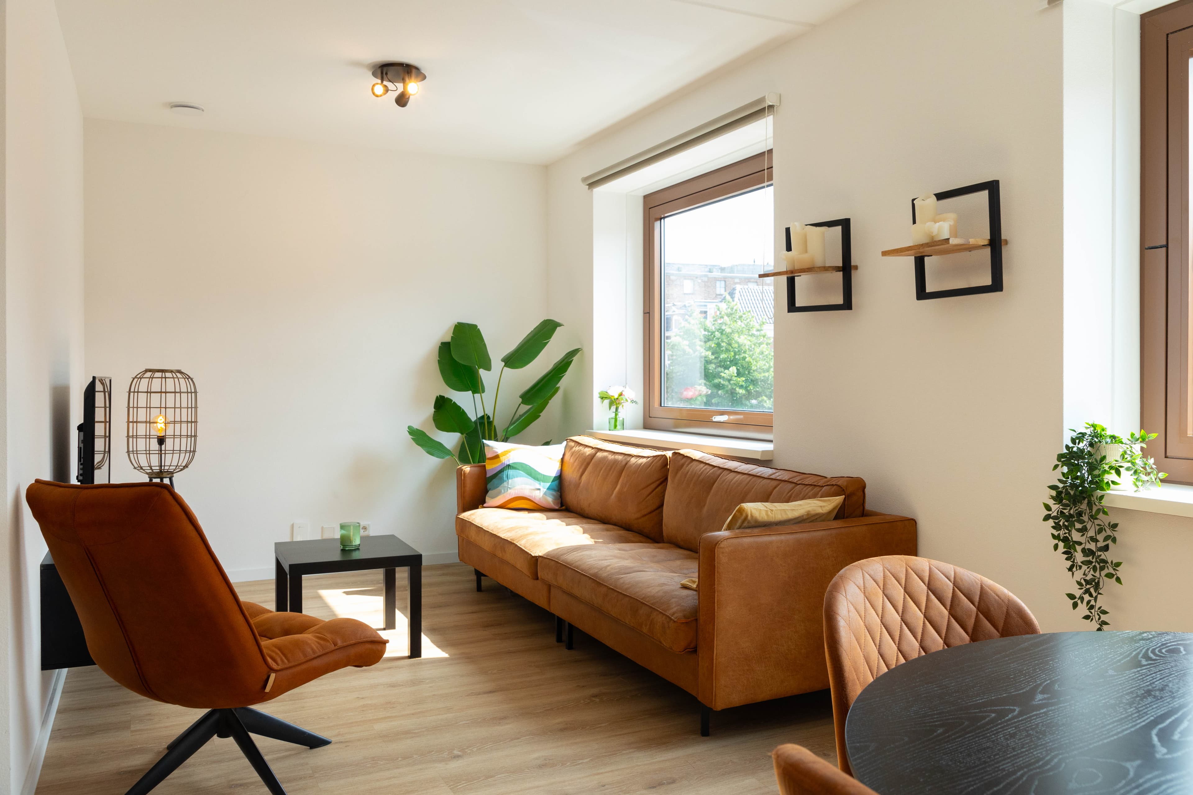 Woonkamer — zit- en eethoek