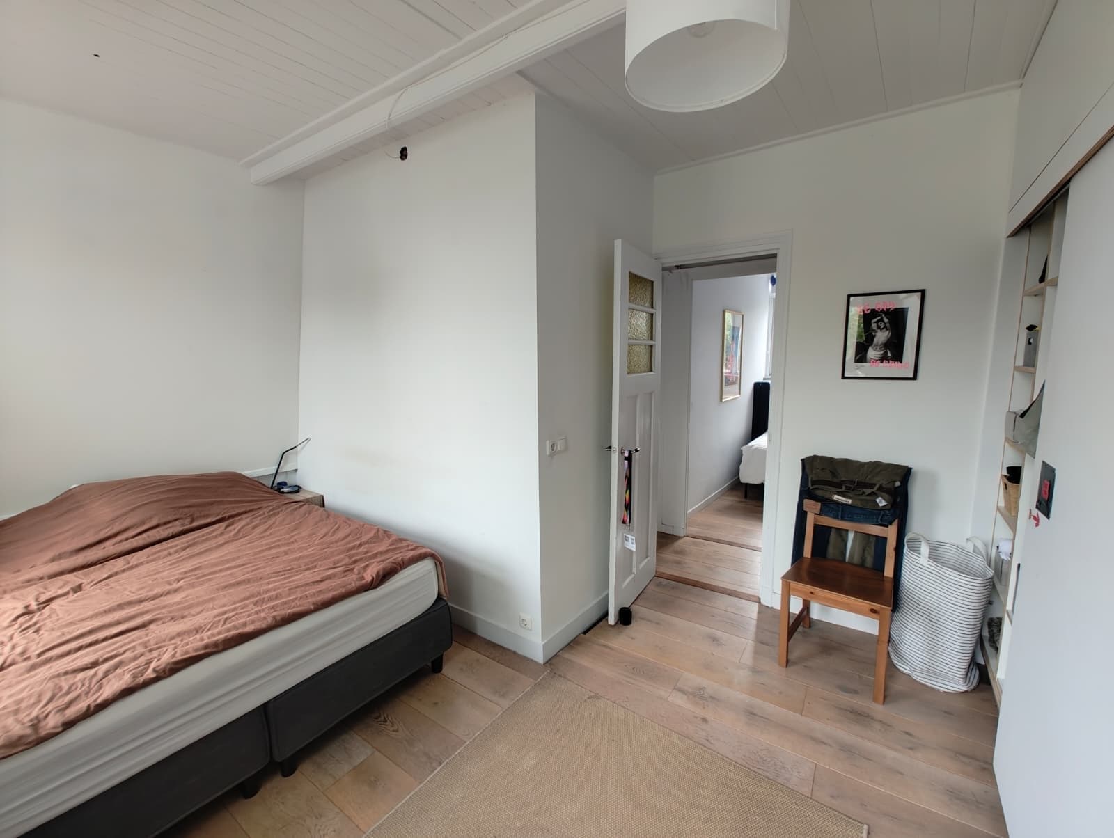 Bedroom — alternative view